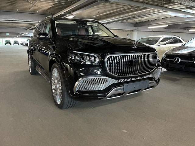 Аренда прокат бронирование кроссовера или полноприводного 4x4 автомобиля в Милане в Ломбардии