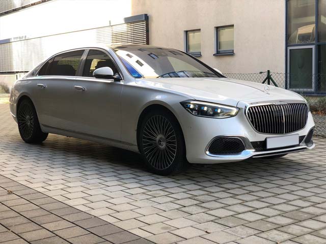 Аренда прокат бронирование престижного люкс VIP автомобиля машины в Милане в Ломбардии